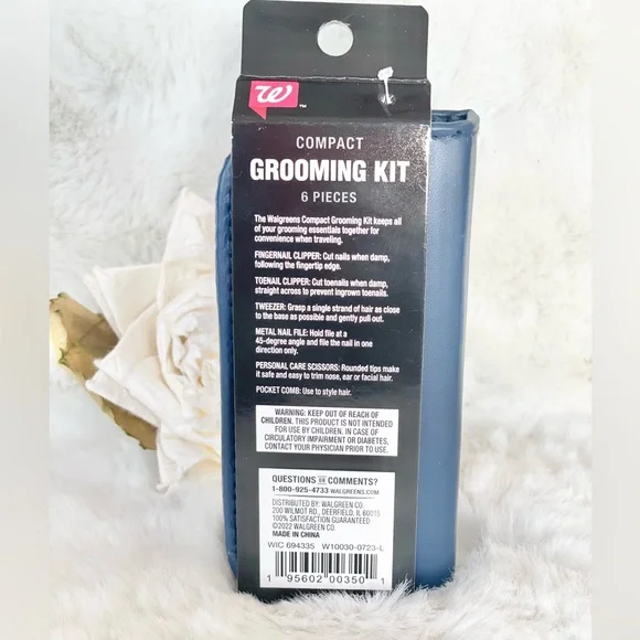 New with tags COMPACT GROOMING KIT 6 PC. Pocket comb, Finger & Toe nail clippers - Picture 4 of 4
